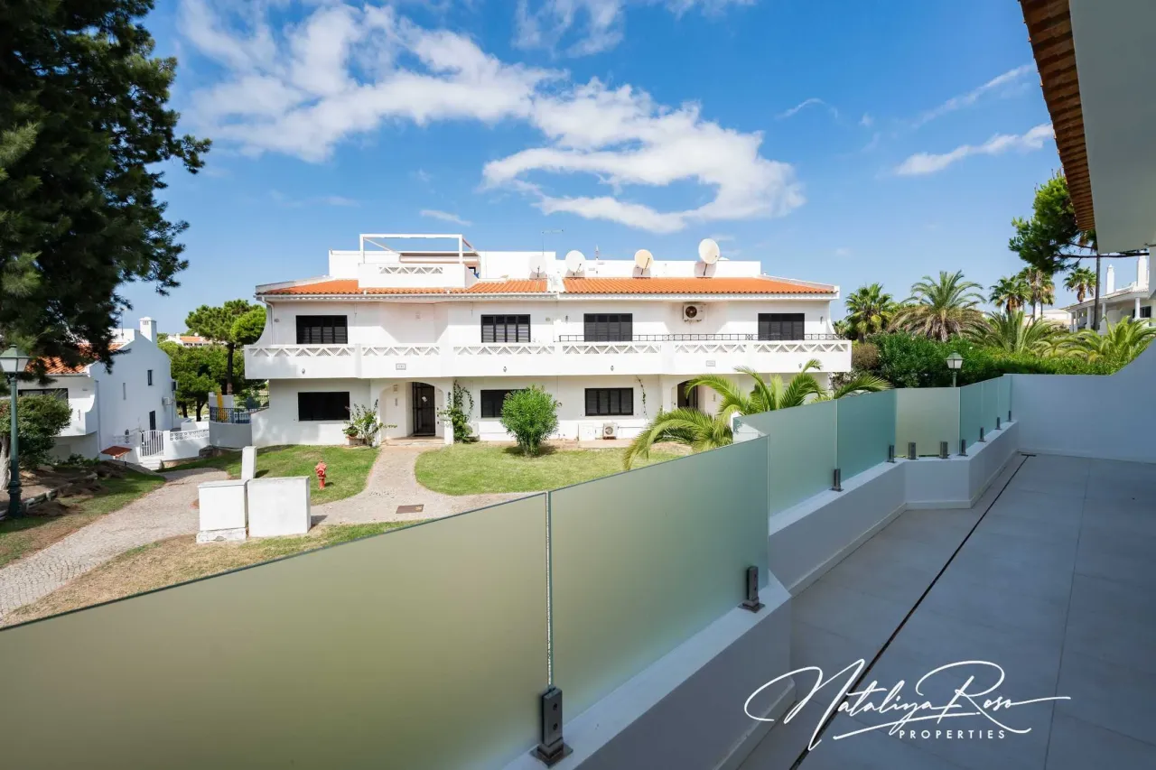 Newly refurbished 3-bedroom apartment in Vale do Lobo.