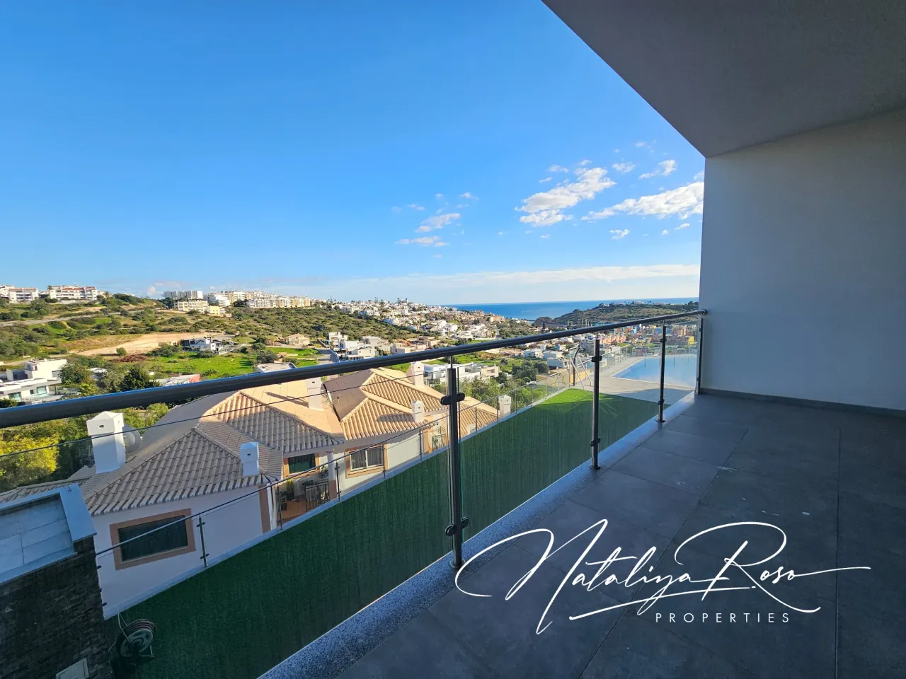 Luxurious 1-Bedroom Apartment with Ocean Views
