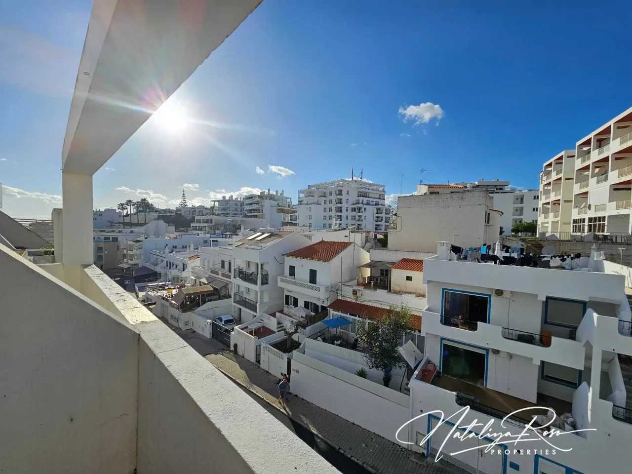 Spacious 1 Bedroom Apartment by the Sea