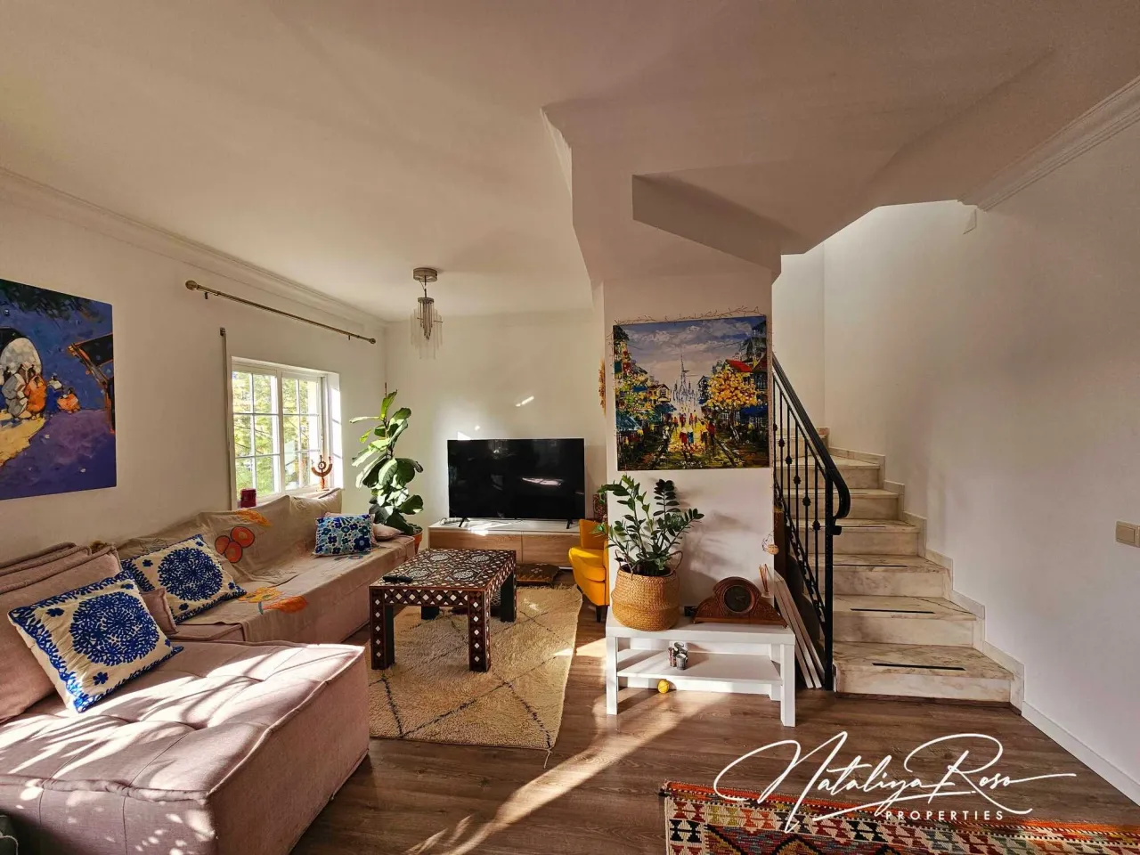 Spacious duplex 4-bedroom apartment in Almancil!